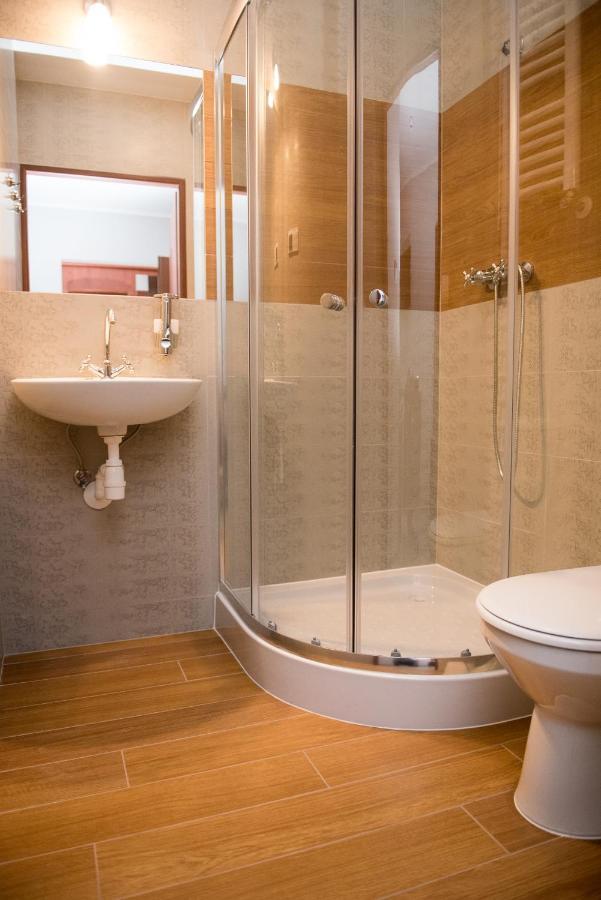 Aparthotel Geris Częstochowa Esterno foto